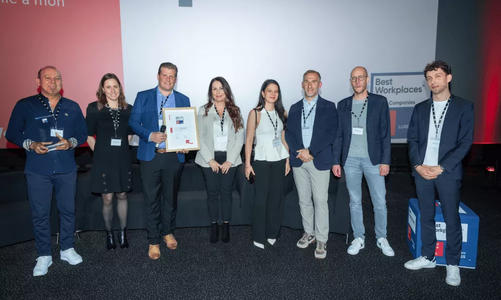 Une partie de l'équipe locale Pluxee Luxembourg représentant la société lors de la cérémonie best workplaces de Great Place to Work où Pluxee Luxembourg s'est classé 5ème dans la catégorie Small Workplaces 