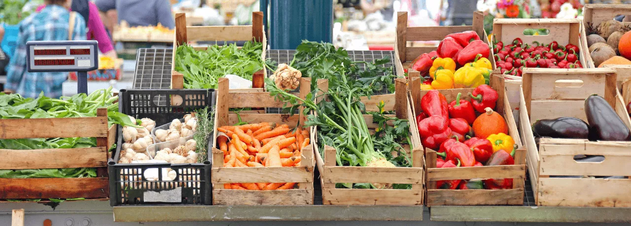 Marché de printemps au Luxembourg : fruits et légumes frais à prix avantageux. Découvrez où faire de bonnes affaires avec votre carte Pluxee au Luxembourg.