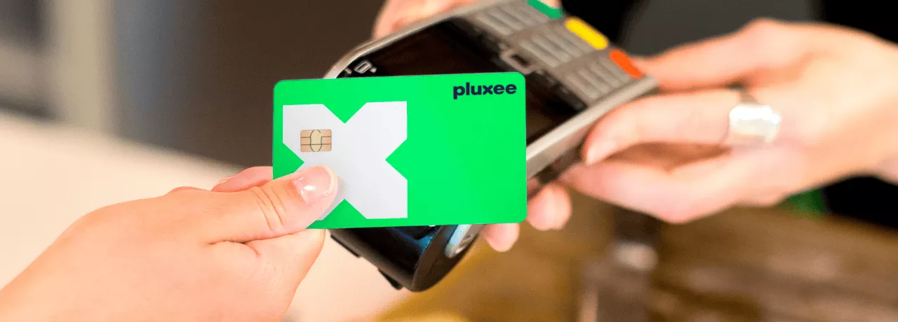 Carte Pluxee Lunch illustrant le paiement d’un chèque repas Luxembourg