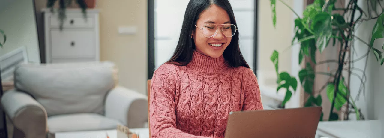 Employés concentrés sans réunions, collaboration sereine au Luxembourg