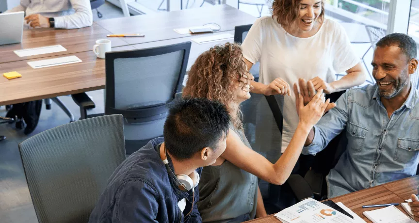 Équipe motivée et épanouie en entreprise : les clés du bien-être au travail selon Pluxee Luxembourg