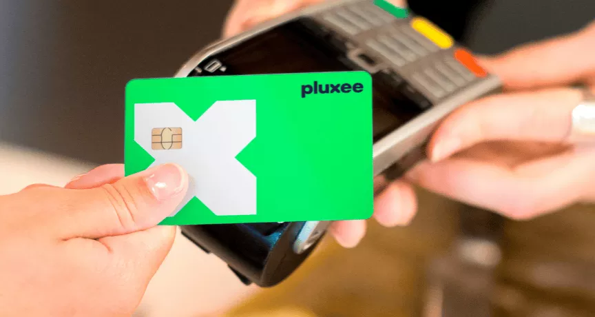 Carte Pluxee Lunch illustrant le paiement d’un chèque repas Luxembourg