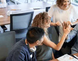 Équipe motivée et épanouie en entreprise : les clés du bien-être au travail selon Pluxee Luxembourg