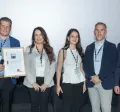 Une partie de l'équipe de Pluxee Luxembourg recevant la certification best workplaces 2025; attestant de la qualité de vie chez Pluxee et du respect de la diversité et parité