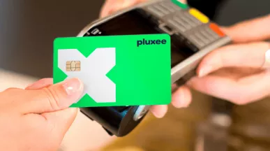 Carte Pluxee Lunch illustrant le paiement d’un chèque repas Luxembourg