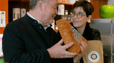 Photo de Charlotte Pellissier Tanon dans une des épiceries Kaempff Kohler au Luxembourg