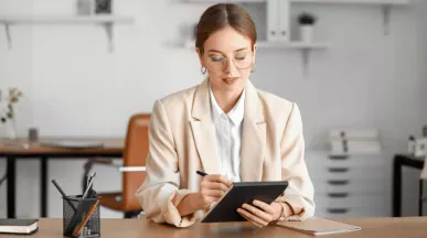 RH checkant une To-Do list